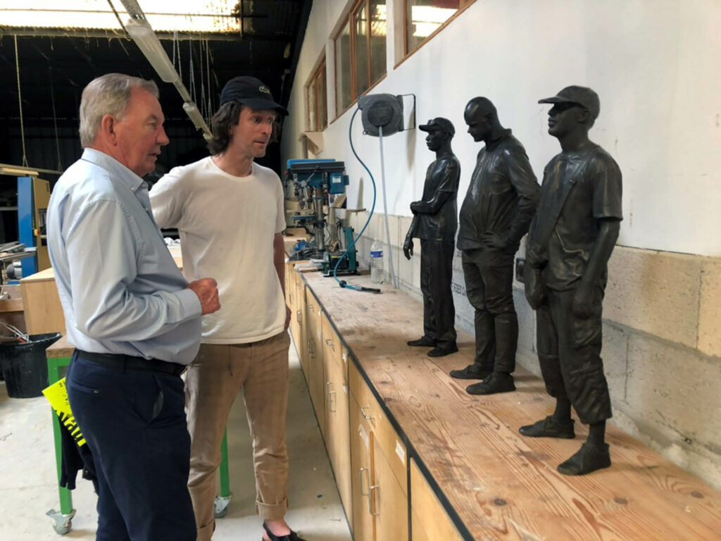 Production des sculptures en résine dans l’atelier Créasculpt, Gondrin (32)